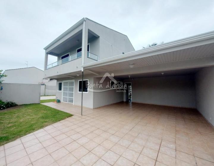 Sobrado com Piscina em Pontal do SUL