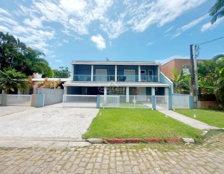 Sobrado Moderno com Piscina em Atami NORTE
