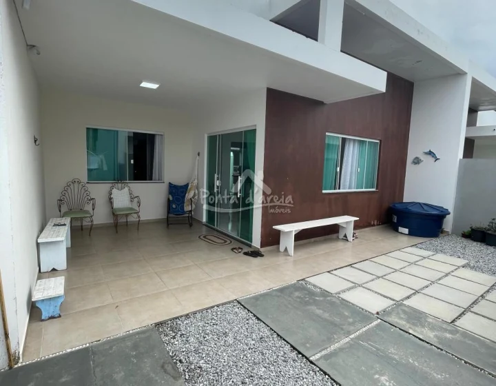Casa Moderna em Pontal do SUL