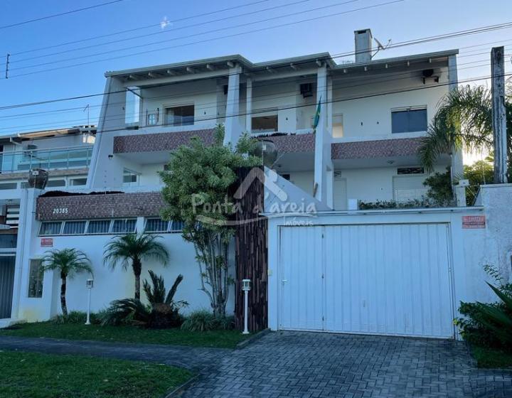 Sobrado Amplo com Piscina em Pontal do SUL