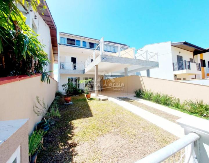 Sobrado com Piscina em Atami SUL