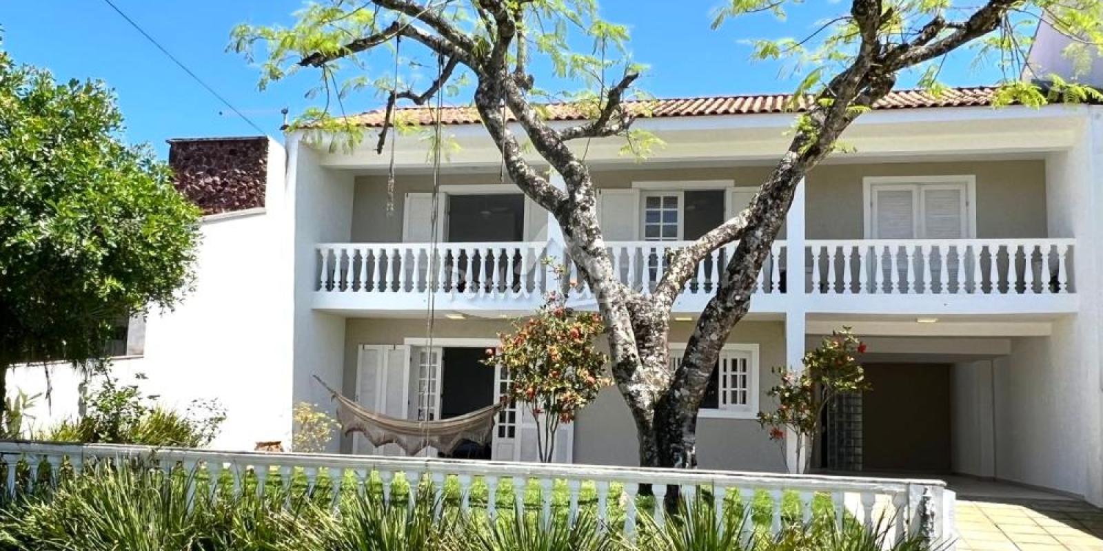 SOBRADO COM PISCINA NO ATAMI NORTE