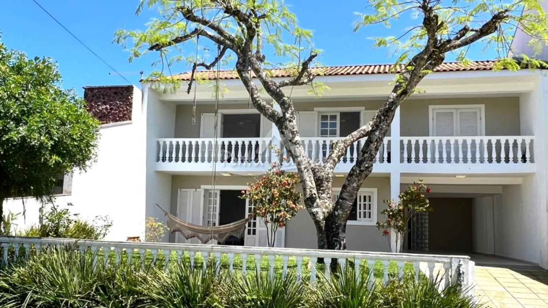 SOBRADO COM PISCINA NO ATAMI NORTE