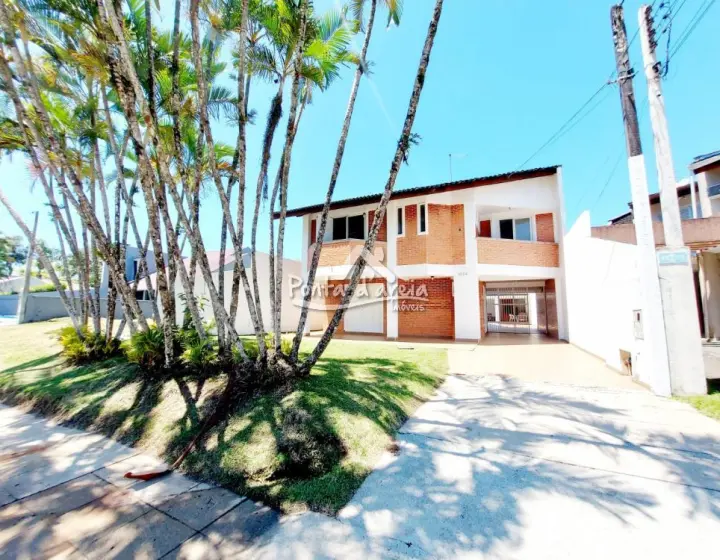 Sobrado de Alto Padrão com Piscina em Atami Norte