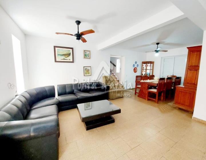 Sobrado de Alto Padrão com Piscina em Atami NORTE