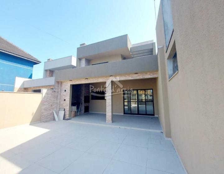 Sobrado com Piscina em Atami SUL