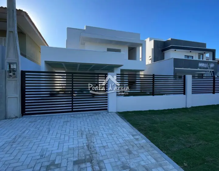 Sobrado Moderno em Pontal do Sul