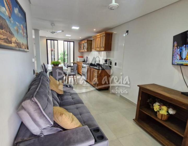 Sobrado Moderno em Pontal do SUL