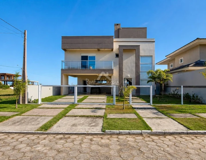 Sobrado À Venda no Balnéario Atami