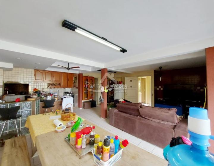 Casa com Piscina em Vila Nova