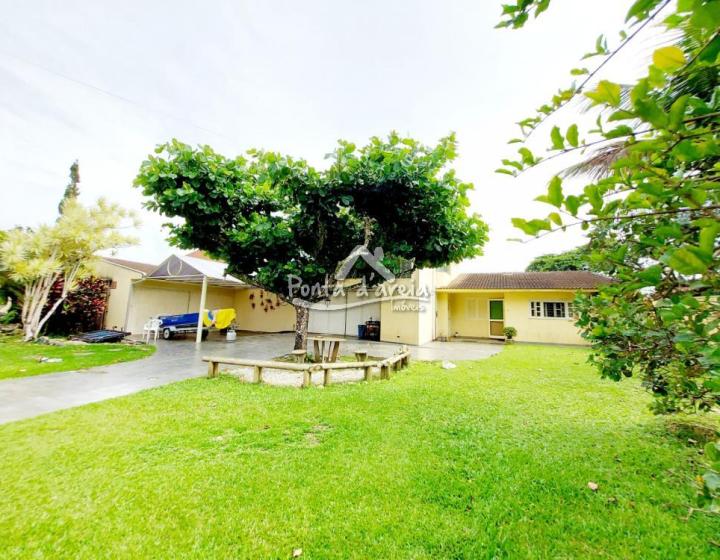 Casa com Piscina em Vila Nova